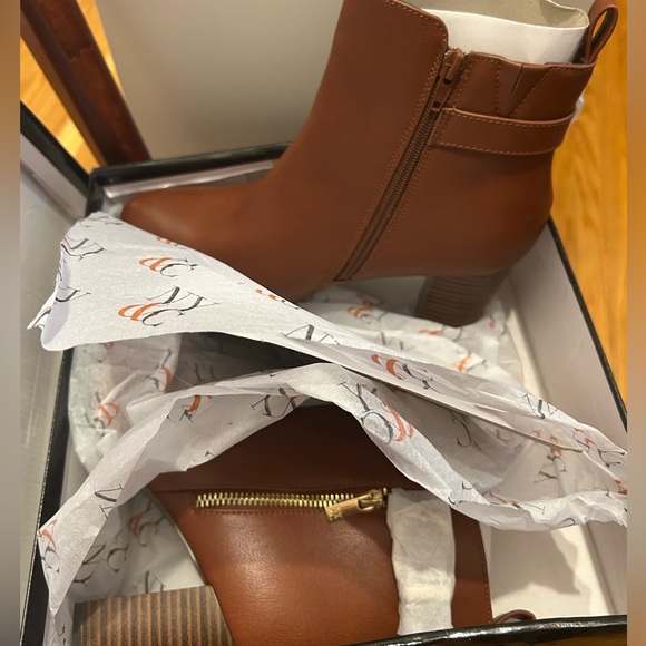 NY & Co New Bootie - Picture 8 of 9